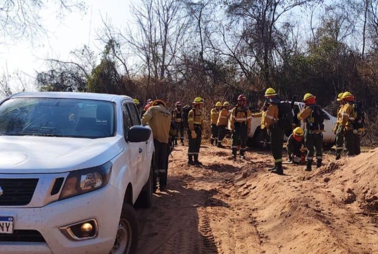 Amplio operativo para sofocar los incendios forestales en el norte de la provincia